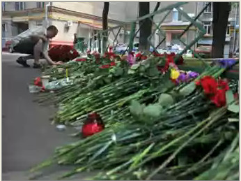 Цветы на месте убийства Юрия Буданова