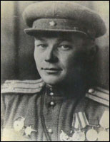 Герой Советского Союза, гв. подполковник Александр Прокопьевич Мелентьев. Звание присвоено Указом Президиума Верховного Совета СССР 24 марта 1945 г.