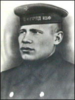 Герой Советского Союза мл. лейтенант Александр Григорьевич Торцев. Звание присвоено Указом Президиума Верховного Совета СССР 22 февраля 1943 г. посмертно.