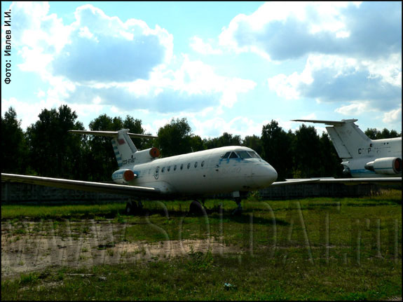 YAK-40